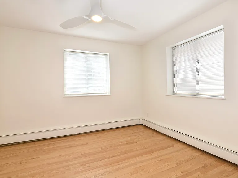 194 Hillside St #6 — Photo 4
