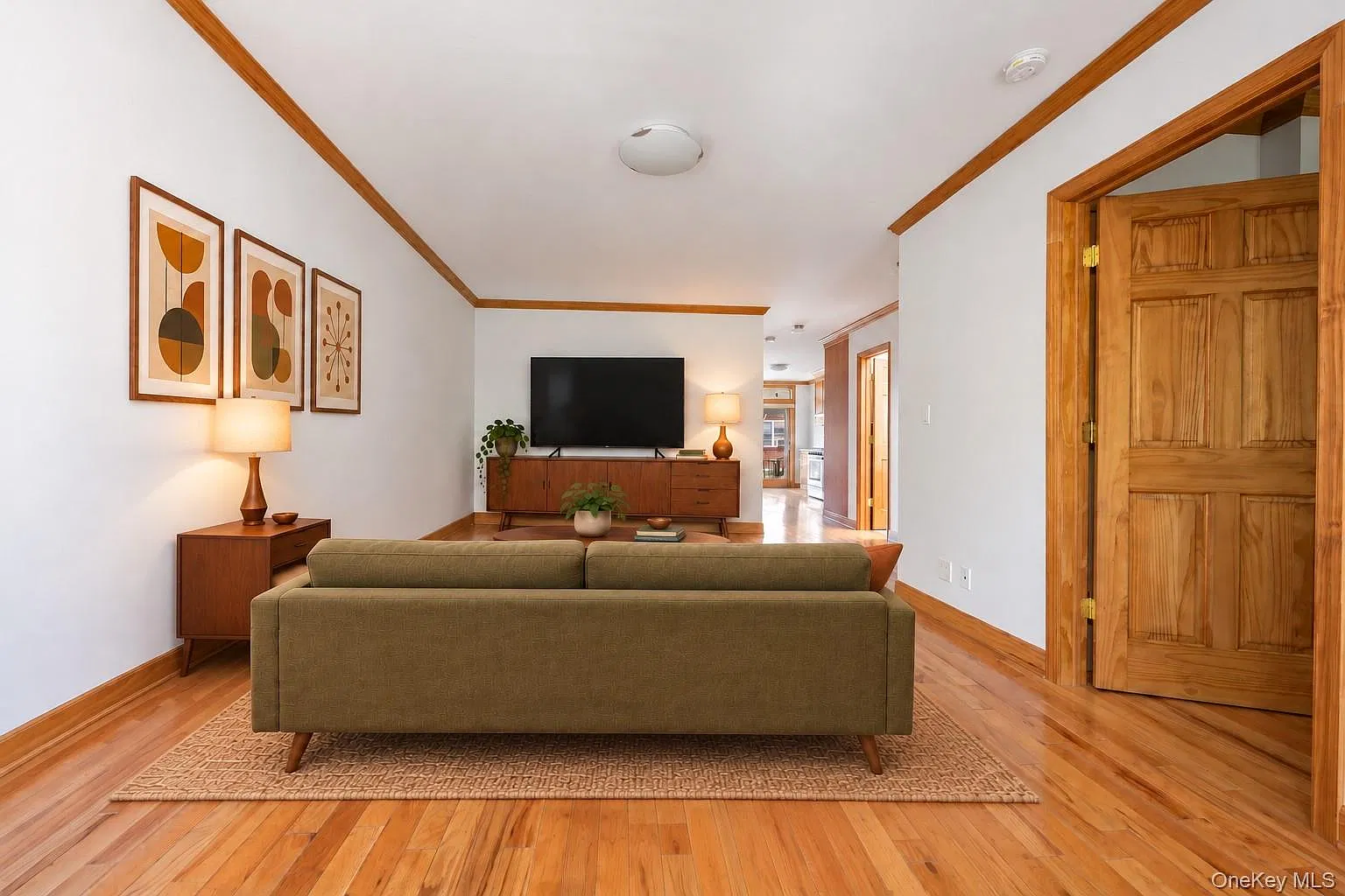 2 bed, 1.0 bath, 950 sqft, $3,000 — Photo 1