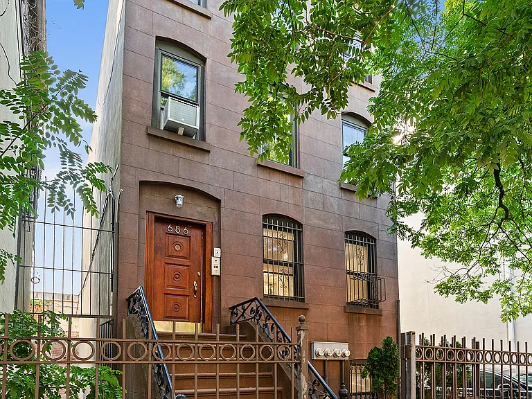 686 Warren St #GDN — Photo 6