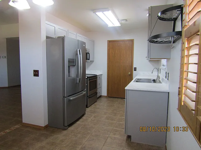 305 E Seminole St — Photo 4