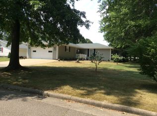1404 Walden Ct SW, New Philadelphia, OH 44663