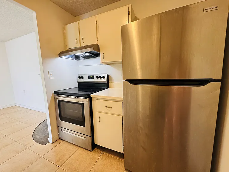1068 N Benoist Farms Rd — Photo 36