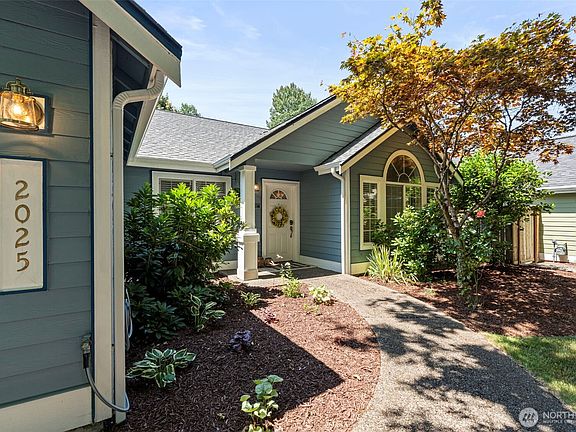 2nd image of 2025 Kempton Street SE