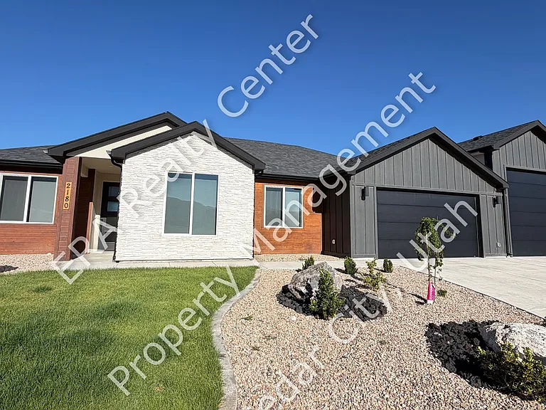 2180 S Bluff Dr — Photo 1