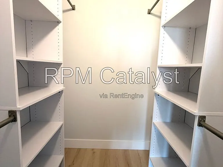 4725 Cove Cir #902 — Photo 12