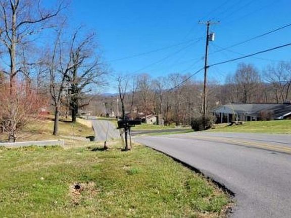 Exterior Neighborhood (street photo)