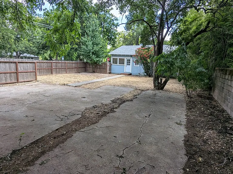1267 Warner St — Photo 3
