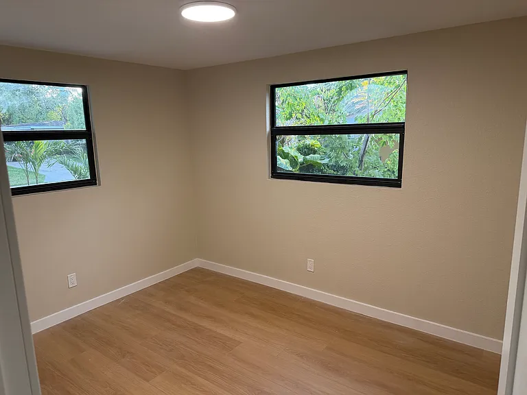 985 Cedarwood Ave — Photo 9