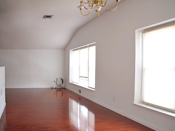 4th image of 216 Kelly Blvd Floor 2
