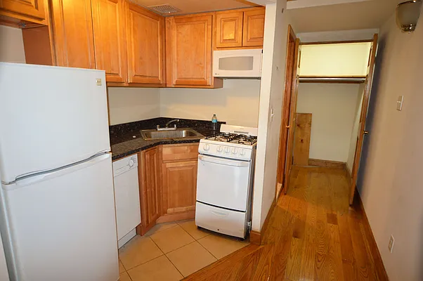 Rented by City Stop Realty | media 5