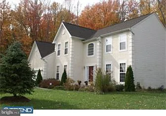 18 Stirling Dr — Photo 1
