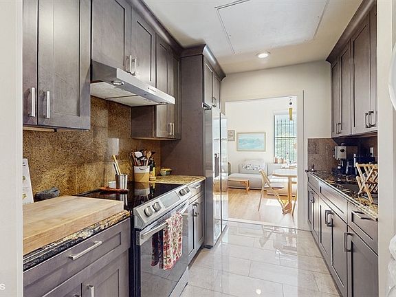 5th image of 1136 Dean St #3