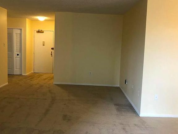 5th image of 3705 S George Mason Dr APT 102S