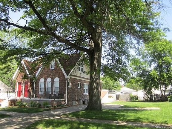 2nd image of 458 W Bernhard Ave #1