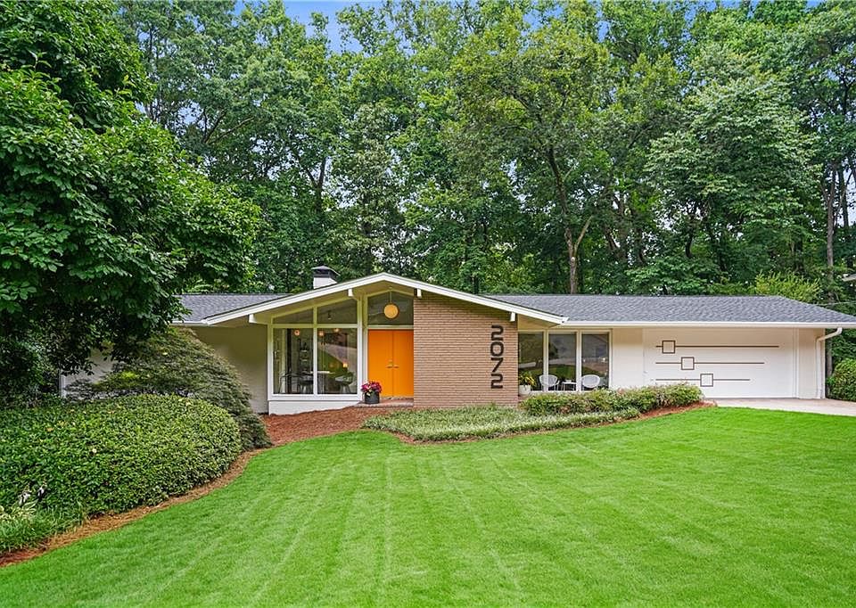 1st image of 2072 Castleway Dr NE