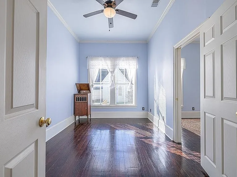 809 Milam St — Photo 17