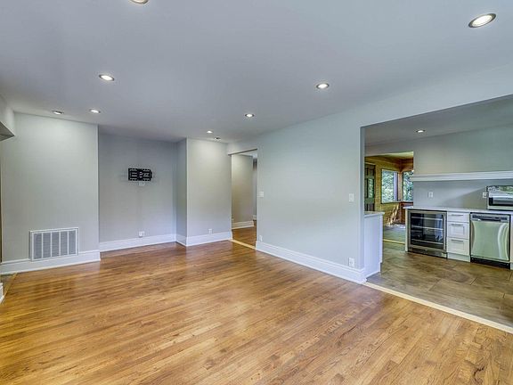 3rd image of 460 Ericksen Ave NE