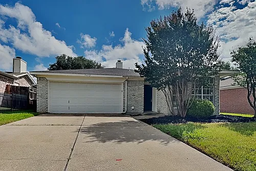 5612 Northfield Dr Photo 1