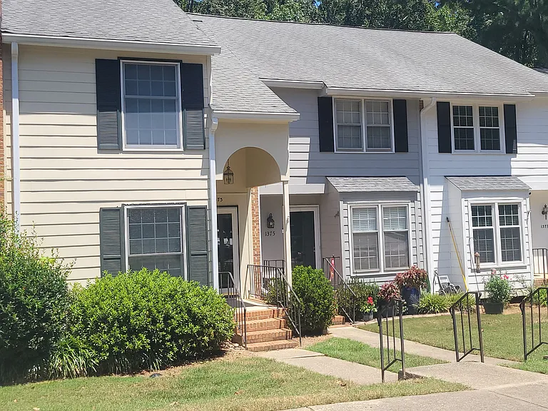 1373 Garden Crest Cir — Photo 1