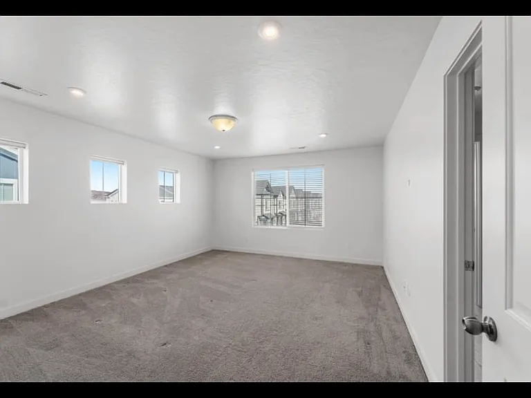 9352 N Vernham Ln — Photo 15
