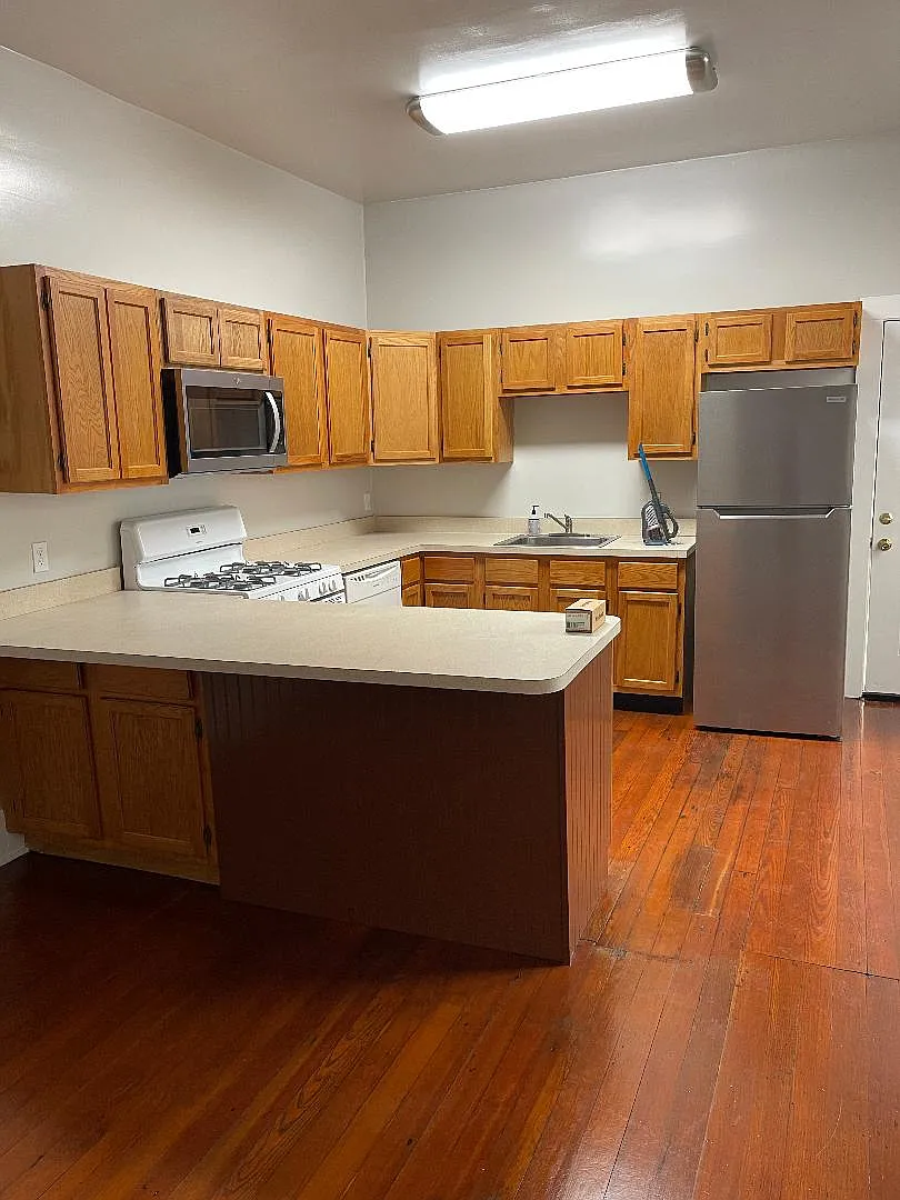 2 bed, 800 sqft, $1,500 — Photo 4