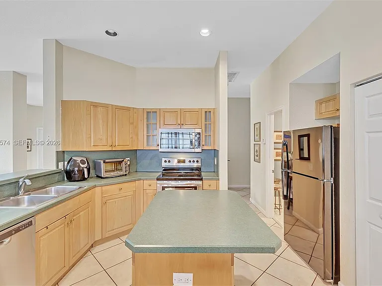 3711 Falcon Ridge Cir — Photo 23