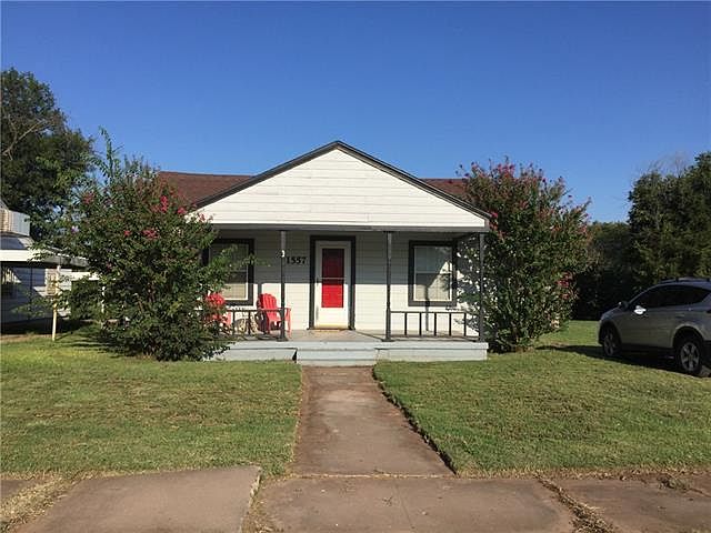 1st image of 1557 Oak St