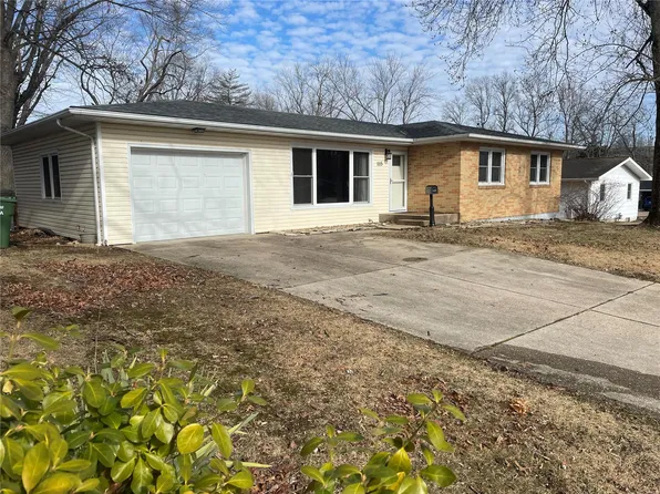 1115 E 9th St, Rolla, MO 65401