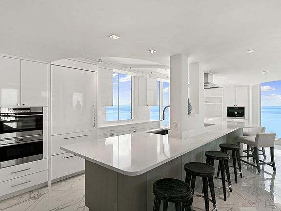 3rd image of 4001 Gulf Shore Blvd N APT 806
