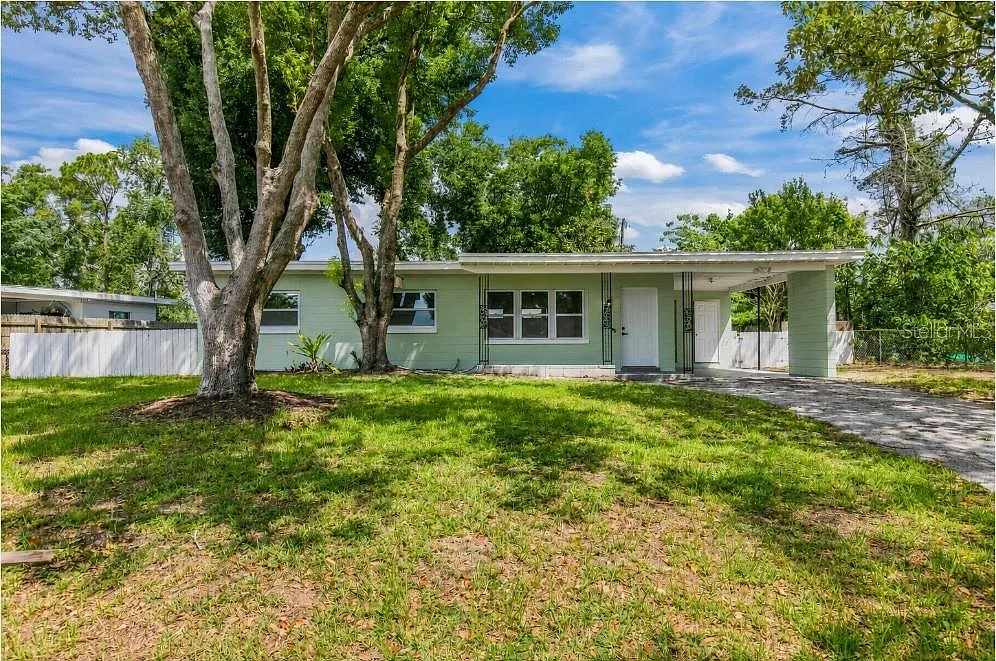 3 bed, 1.0 bath, 1189 sqft, $2,200 — Photo 1