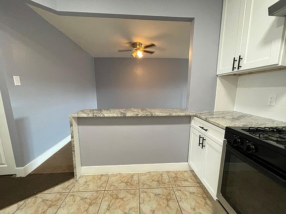 5th image of 2435 Tremont St Floor 2