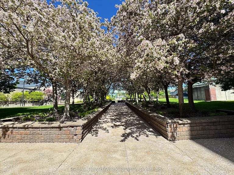 35 Holland Ave #907 — Photo 27