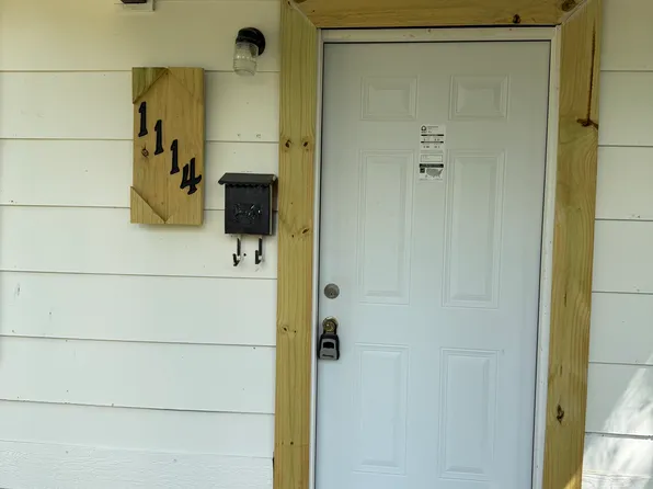 1114 Blackburn St, Commerce, TX 75428