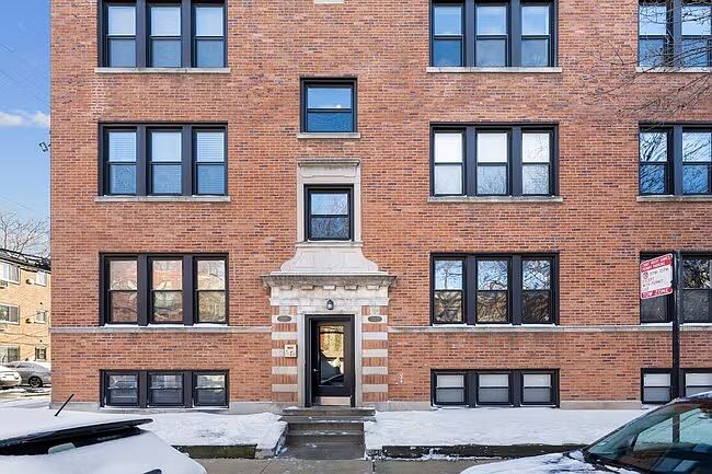 1st image of 1515 W Cullom Ave APT 3