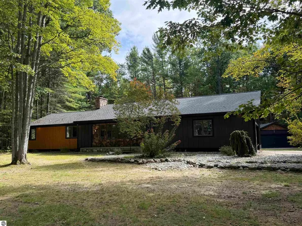 10852 Black Bear Rd NE, Kalkaska, MI 49646