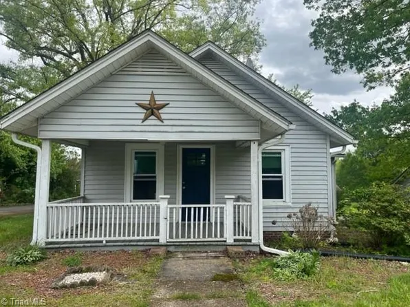 174 Greenway Dr, Mount Airy, NC 27030