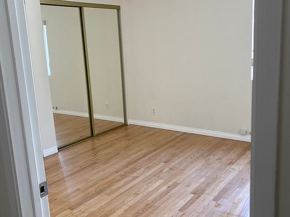 5th image of 1523 N Mariposa Ave