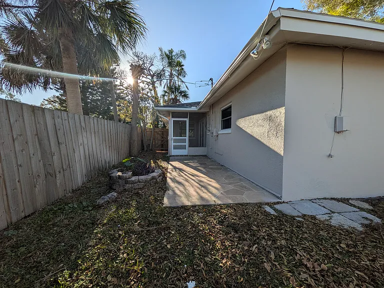 5523 Venetian Blvd NE — Photo 36
