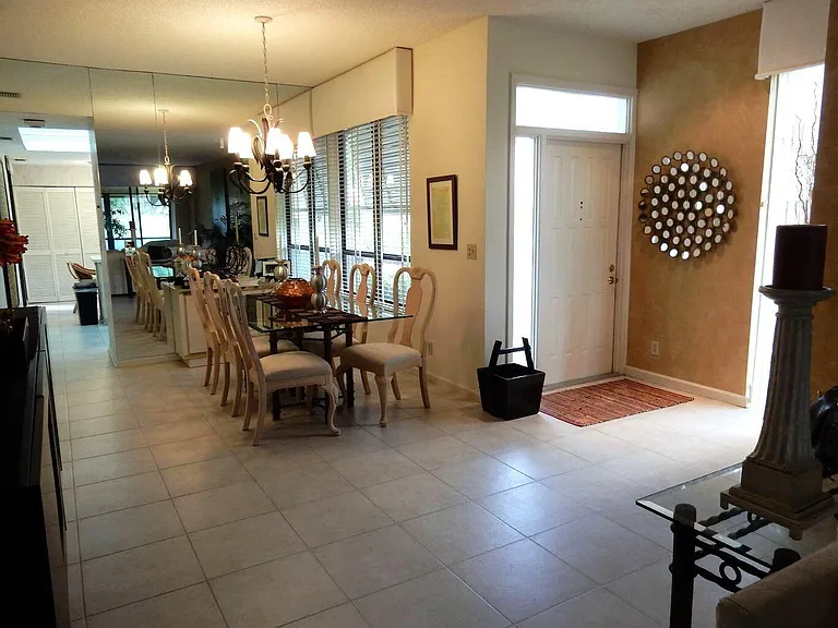 225 Old Meadow Way — Photo 5