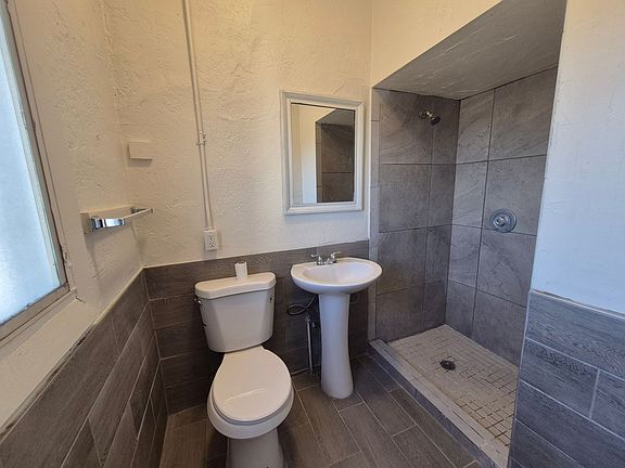 5th image of 560 S Madison Ave #1