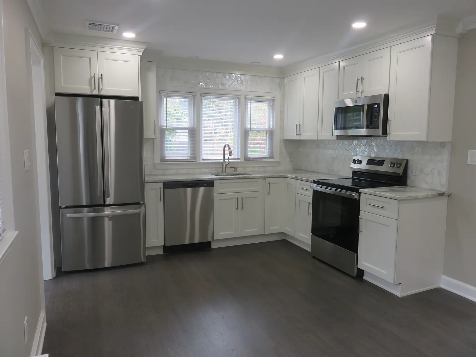4 bed, $3,800 — Photo 4
