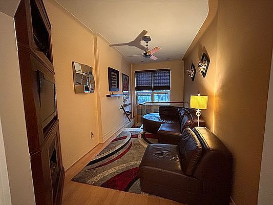 1st image of 226 E 27th St APT 1C