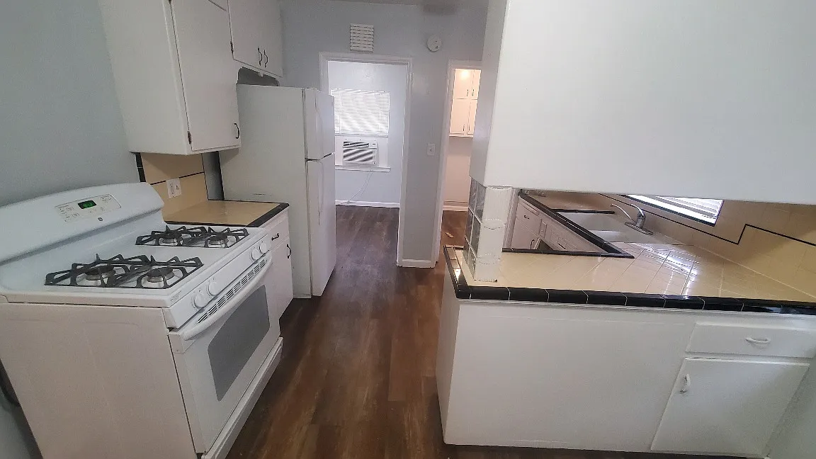 2 bed, $1,400 — Photo 4