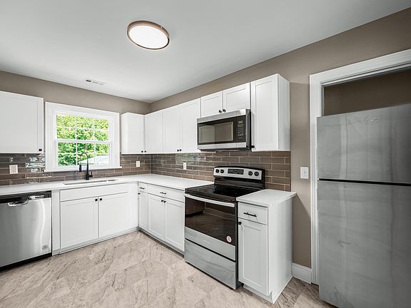 5th image of 82 Scobey Dr