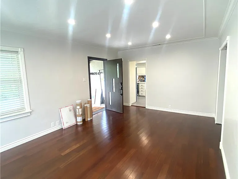 502 E Bonita Ave — Photo 8