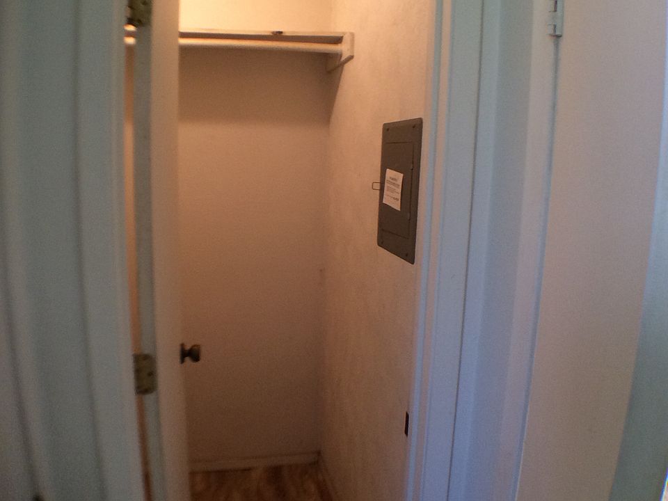 1st image of 128 Chaparral Dr