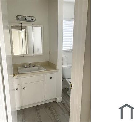3rd image of 1060 Oakmont Dr #7
