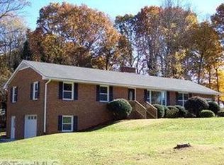 1091 Candlewood Dr, Kernersville, NC 27284