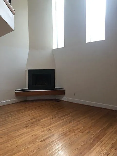 2 bed, 1000 sqft, $3,425 — Photo 3