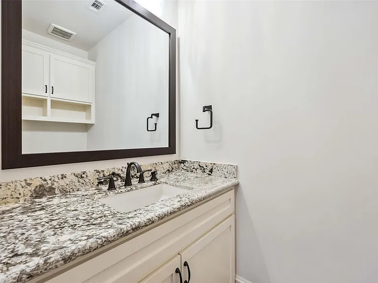 215 Malone St — Photo 39